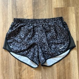 Nike Women’s Animal Print Dri-Fit Tempo Running Shorts in Black/Grey
